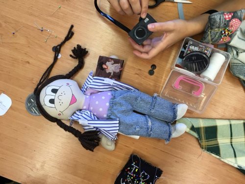 Účastníme se soutěže  „ Vyrob panenku – symbol účastníka stáže ERASMUS+“ 8  
