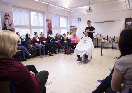 Úspěšný absolvent školy předává své dovednosti našim žákům 15  