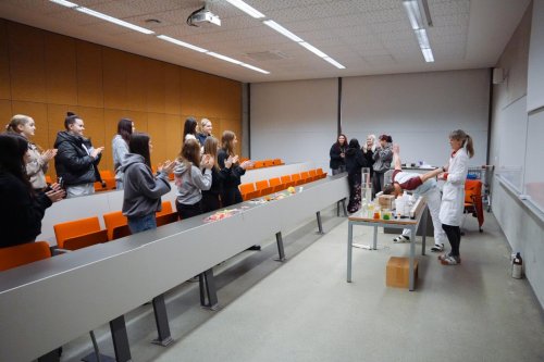 Tematická exkurze: Chemie pro obor kosmetické služby – návštěva UTB 12  