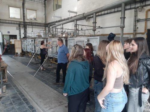 Žáci oboru Fotograf navštívili Sklárnu Vizovice 11  